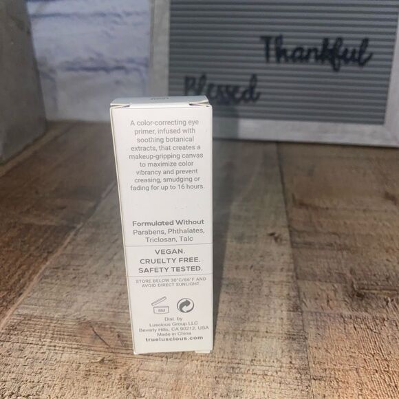 Angel Eyes Eyeshadow Primer by True + Luscious - light nude - Picture 5 of 8